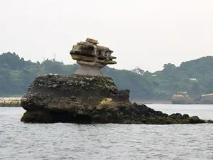 松島島巡り観光船から　仁王島
