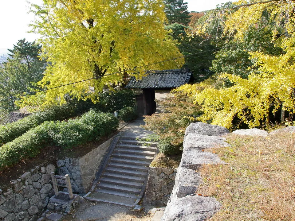 松坂城跡　隠居丸の門