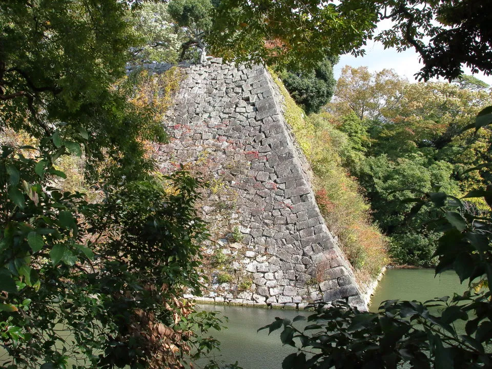 伊賀上野城　内堀の高石垣