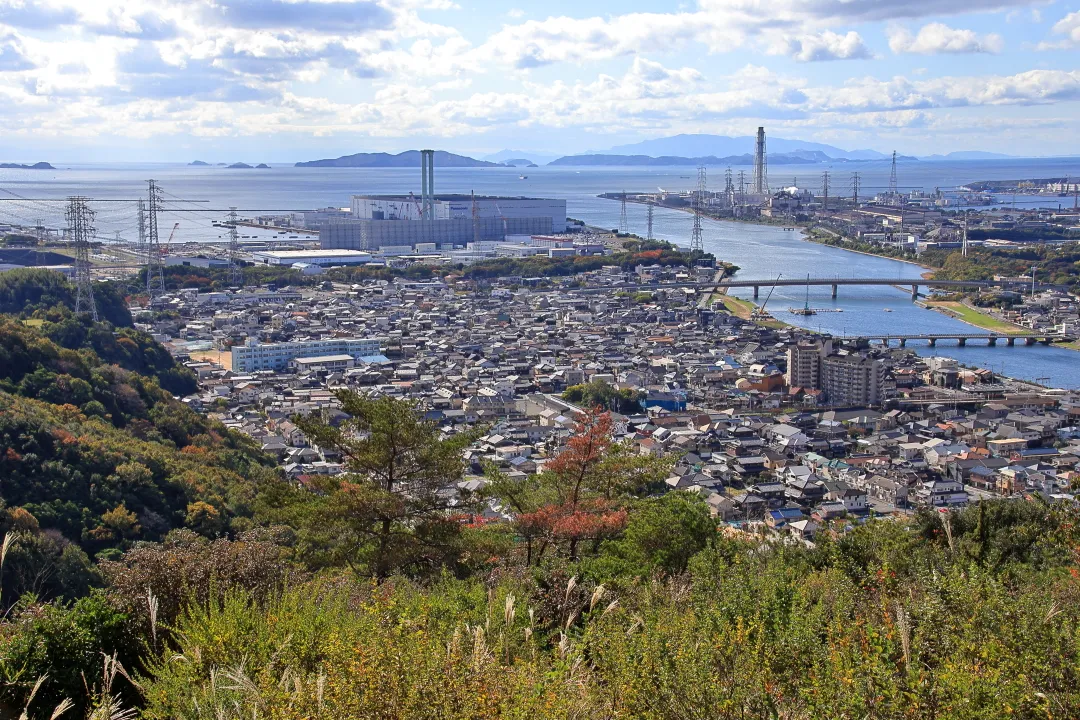 御旅山山頂から市川河口