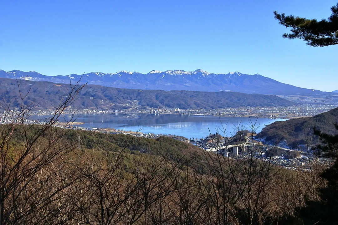 諏訪湖越しの八ヶ岳連峰