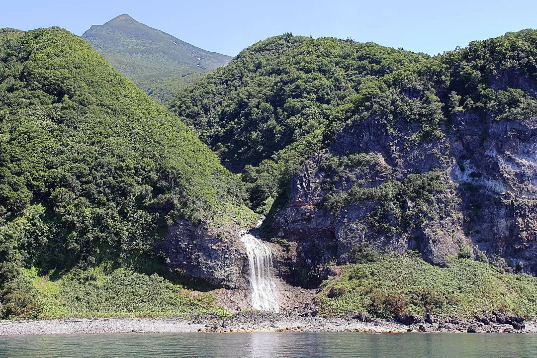 知床硫黄山とカムイワッカの滝