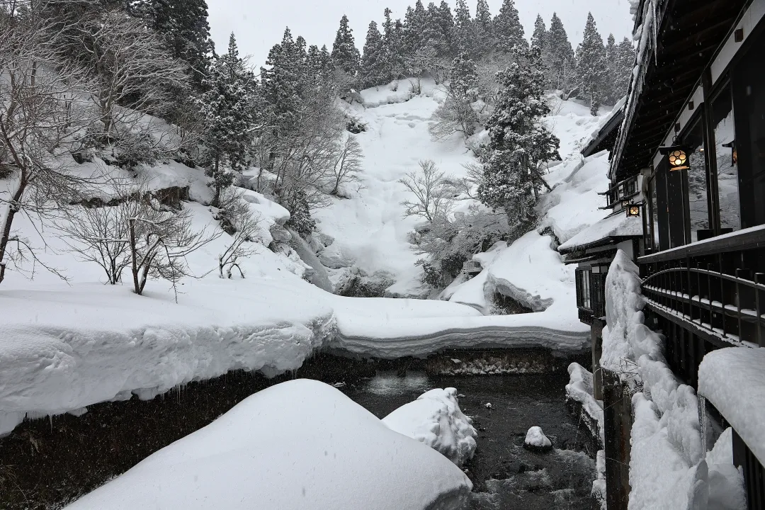 銀山温泉　瀧見館から白銀の滝