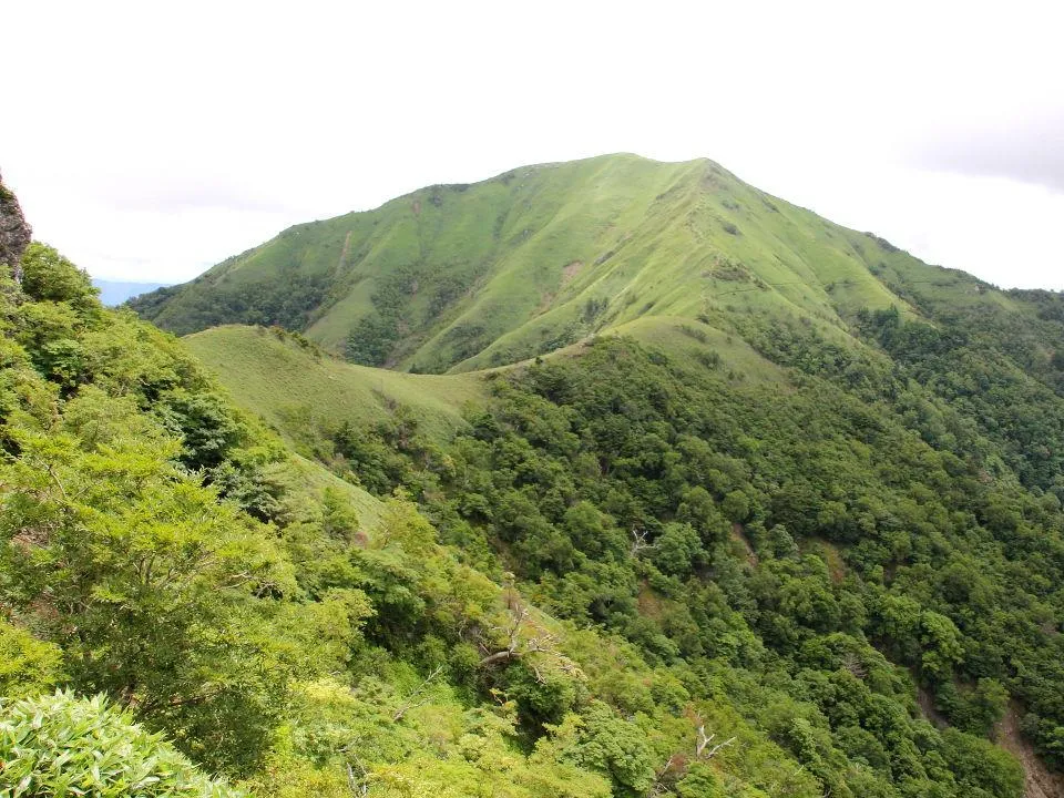 ジロウギュウの山容