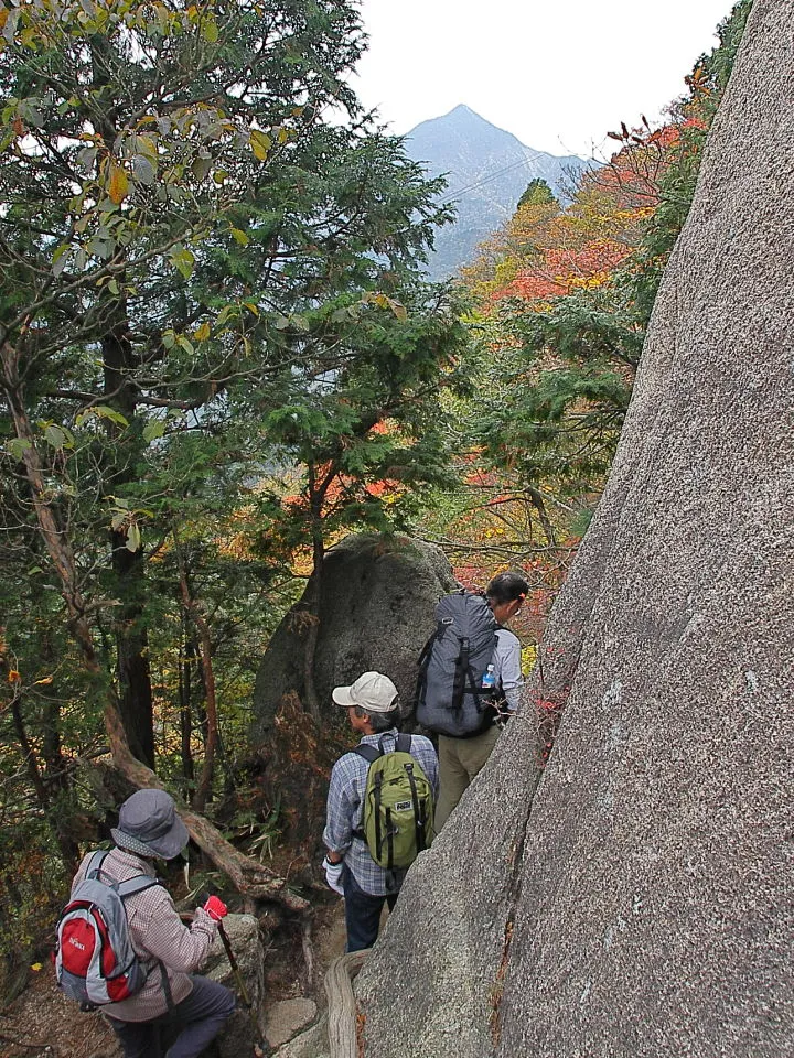 花崗岩の登山道