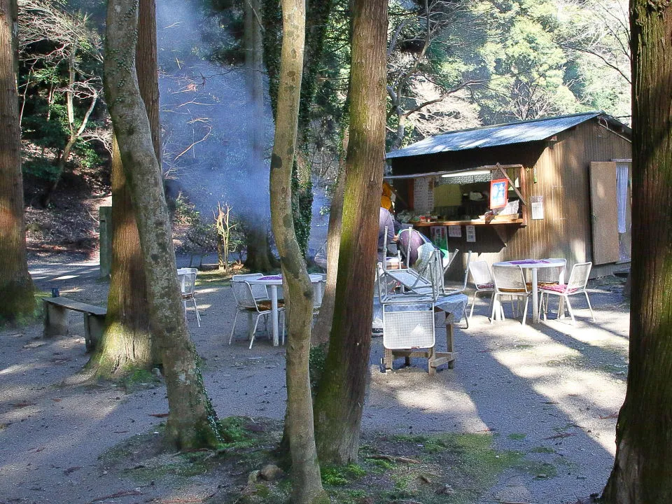 神峰山寺駐車場前