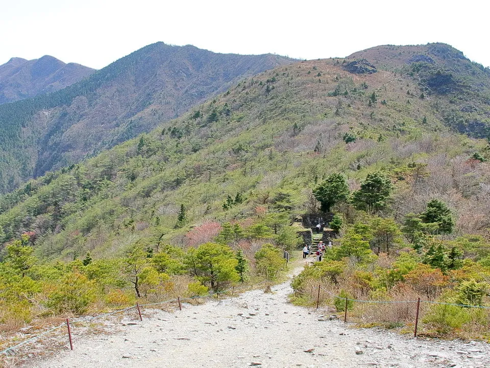 銅山峰から銅山越