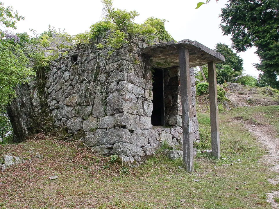 石積みの祠