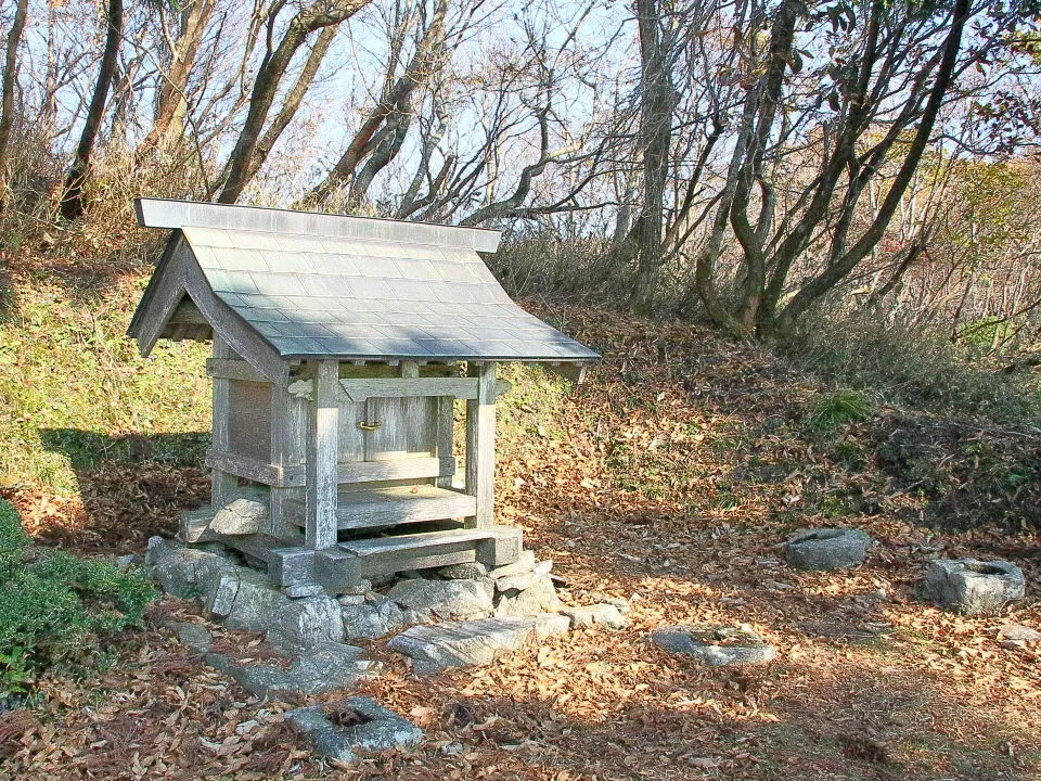 小さな祠