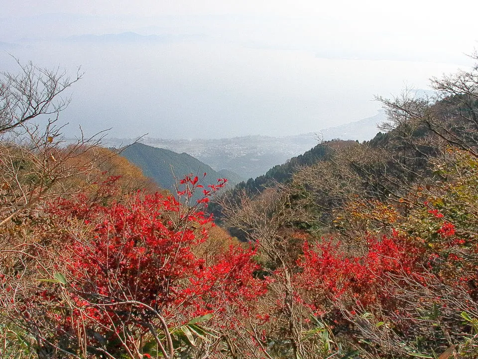 琵琶湖は霞の中