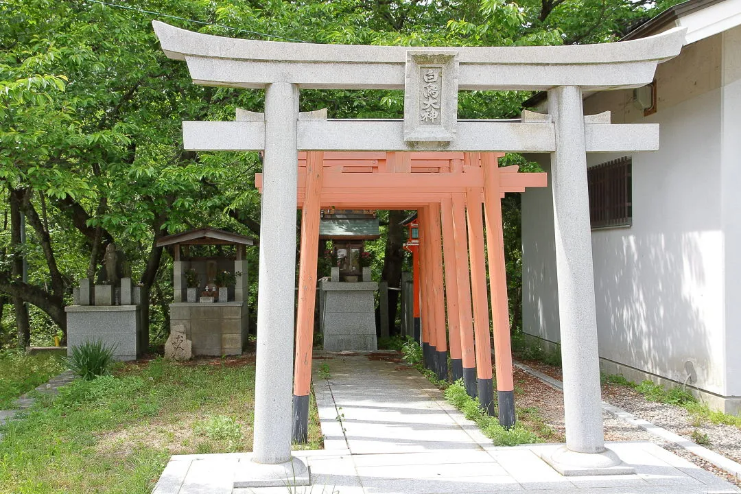 えんぺい寺休憩所白鳥大神