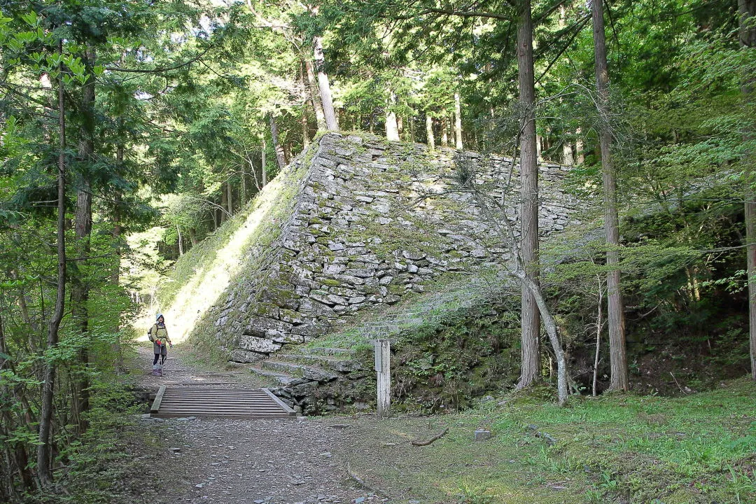 上段は小足谷劇場跡