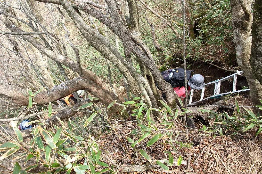 西赤石山山頂へ