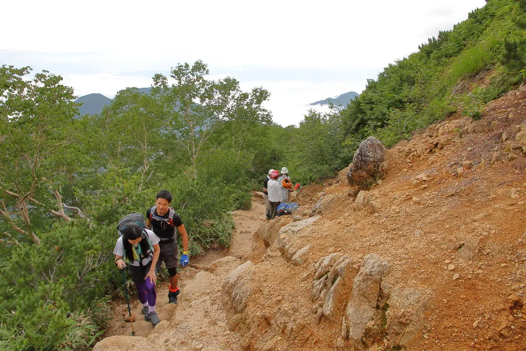 合戦尾根を行く登山者