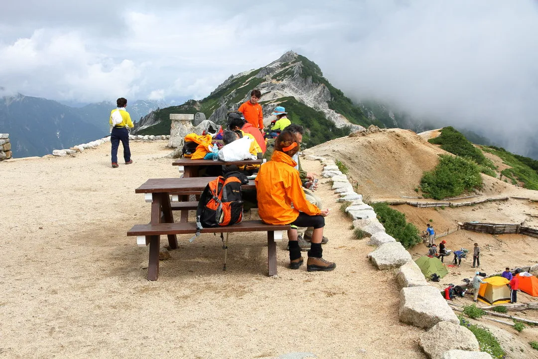 燕山荘から「燕岳」