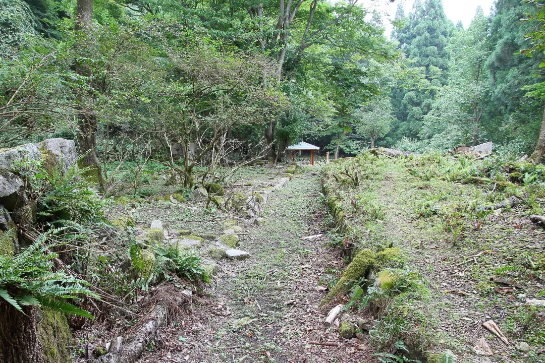 金山廃村跡の東屋