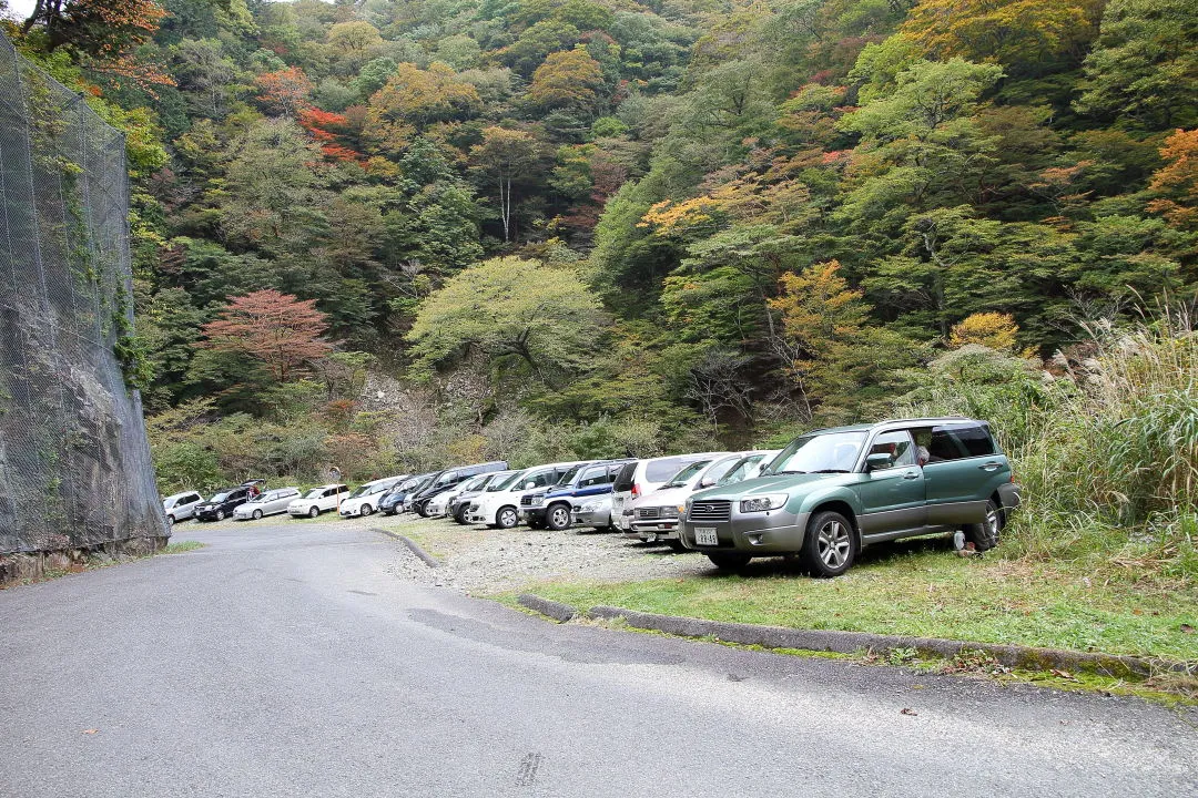 行者還トンネル西口の駐車場