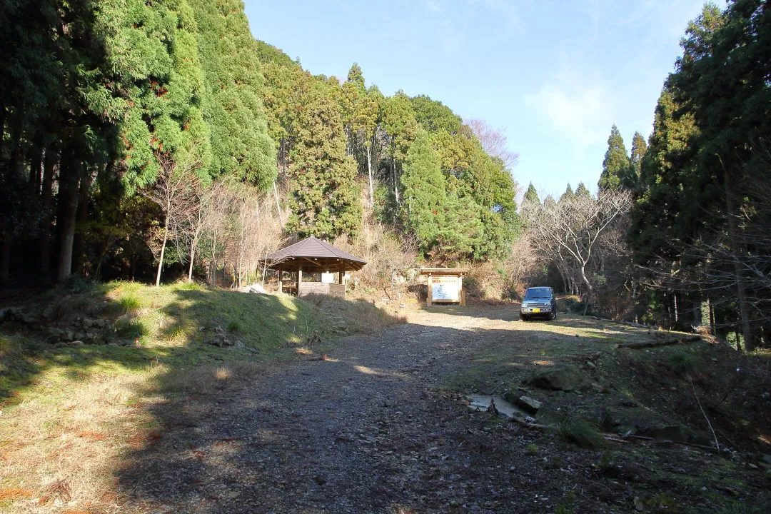 白髪岳登り口駐車場