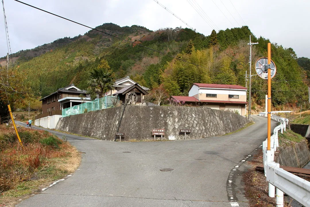 登山口のＹ字路