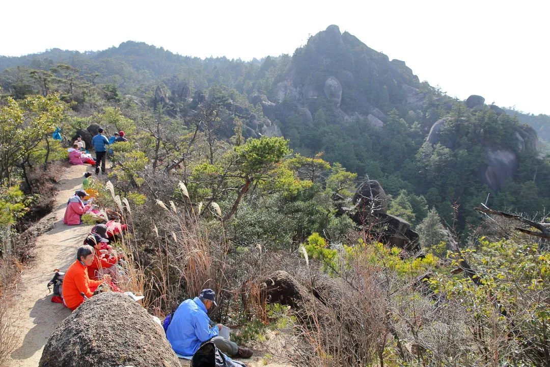 北峰縦走路から天狗岩