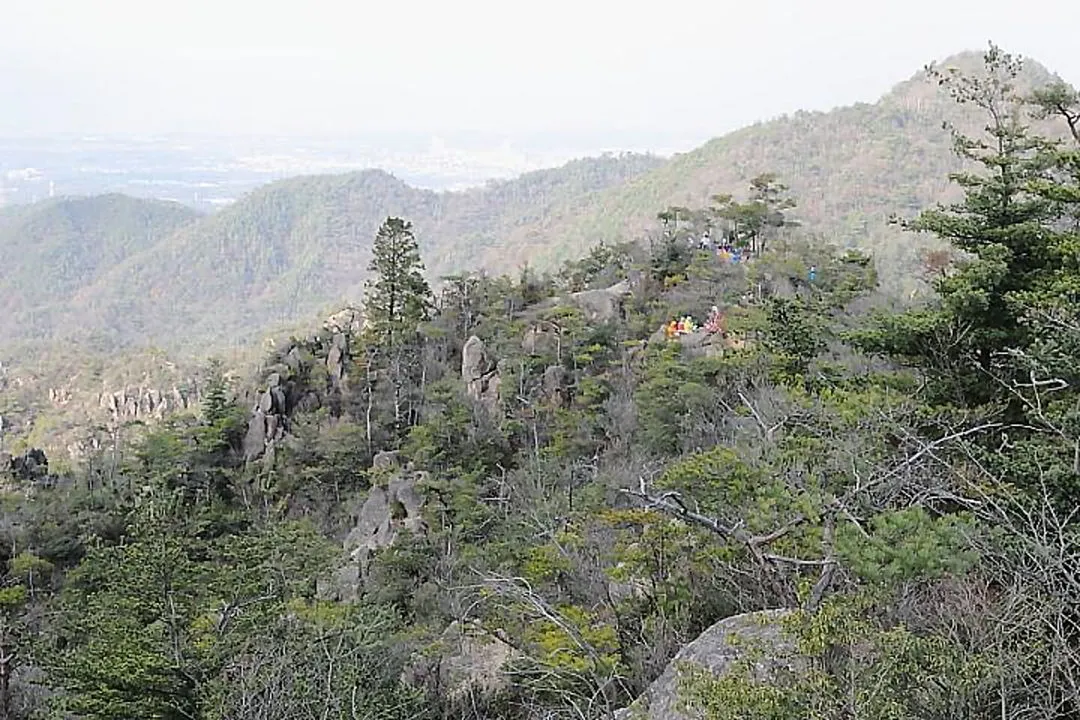 北峰縦走路から鶏冠山側