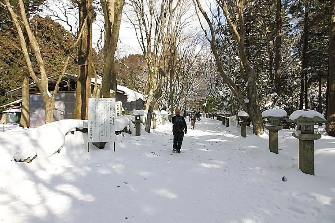 境内参道、登山者用休憩所