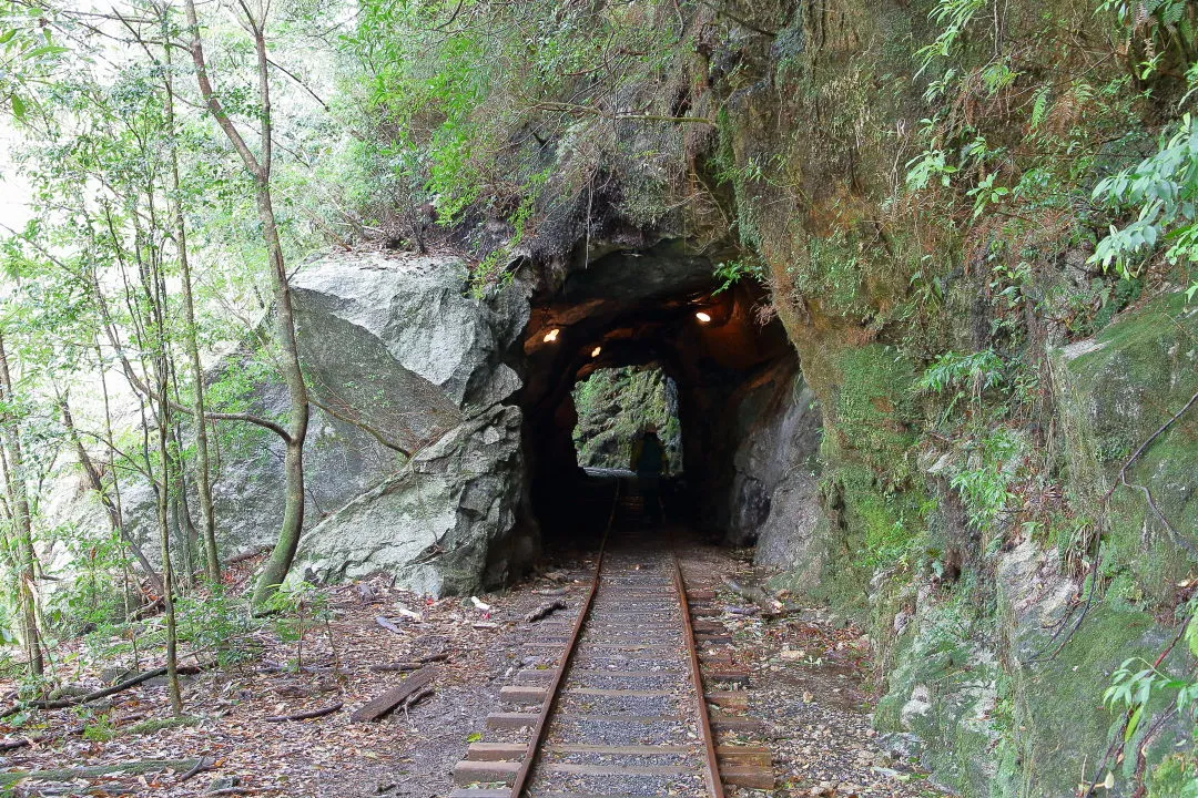 トンネル