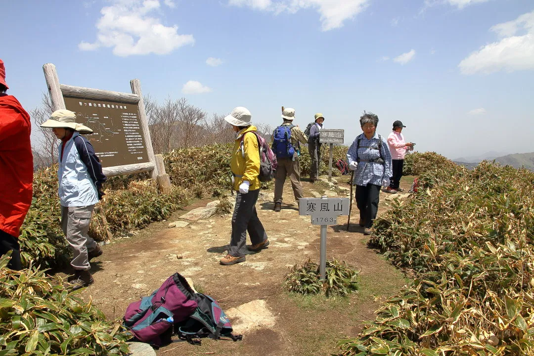 寒風山山頂の団体