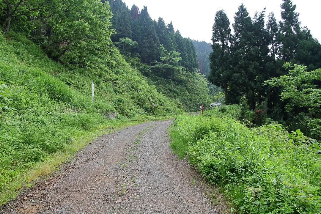 林道登山口