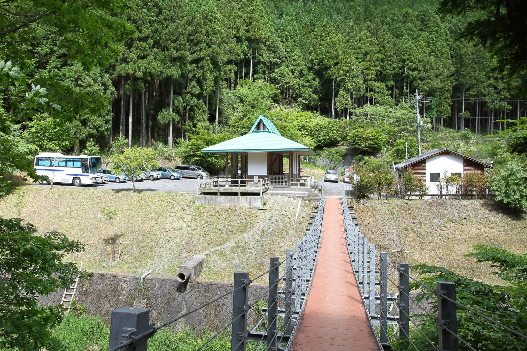 登山口吊り橋から休憩所