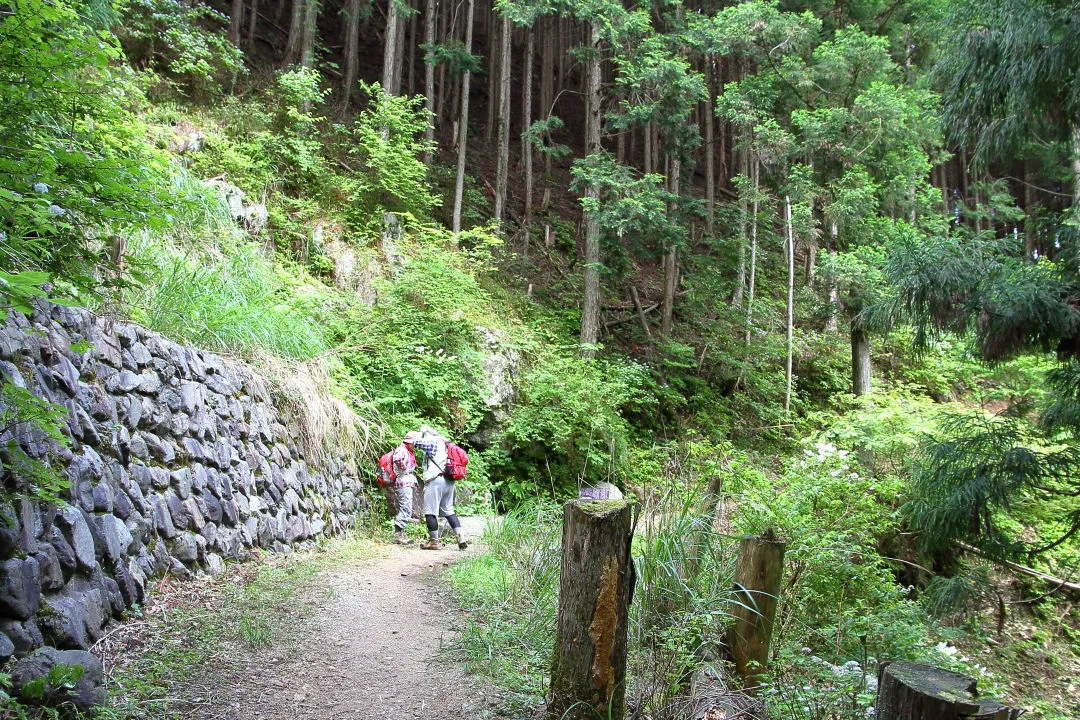 「観音の水」場の登山者