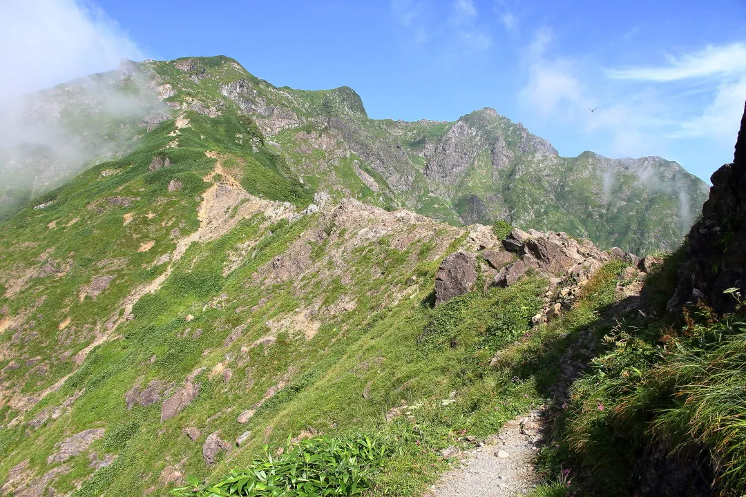 谷川岳への稜線道