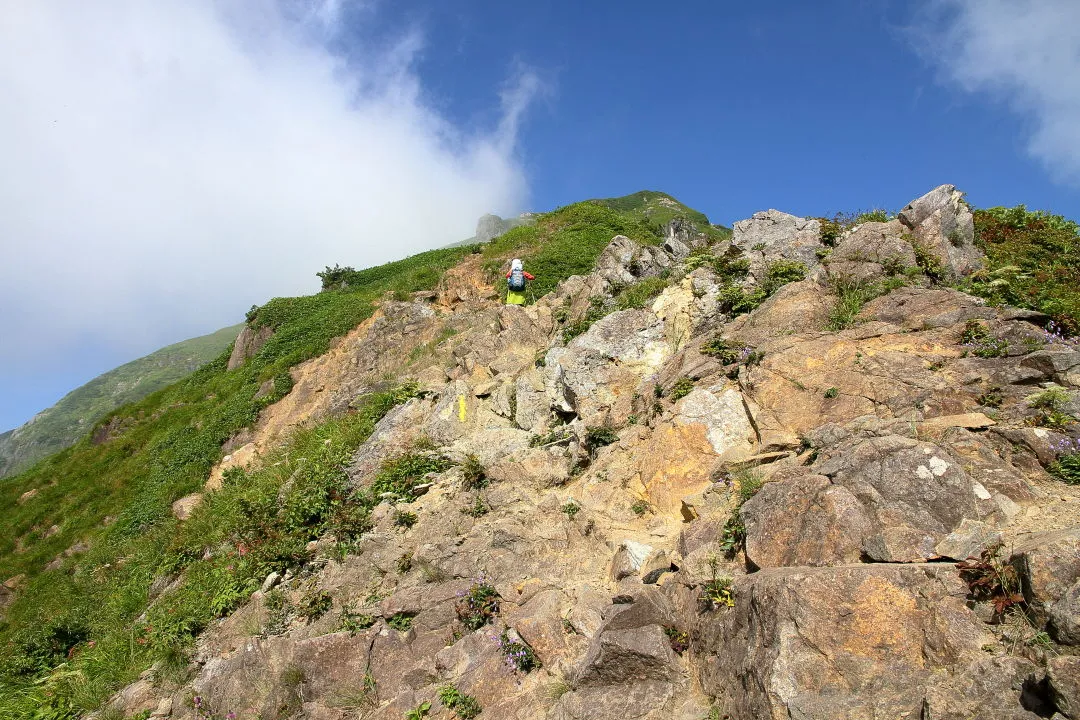 岩道はまだ続く