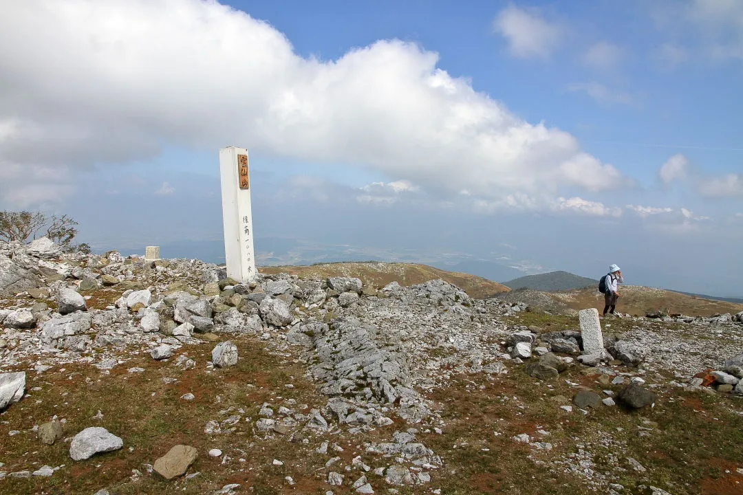 霊仙山山頂、三角点山頂