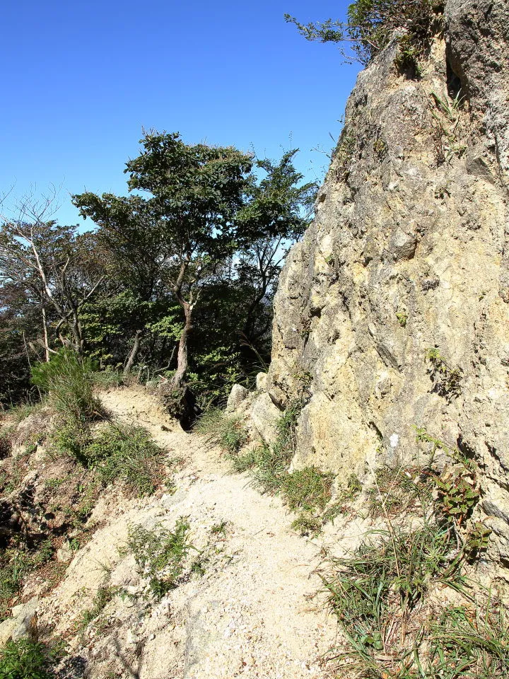 「衝立岩」を越える