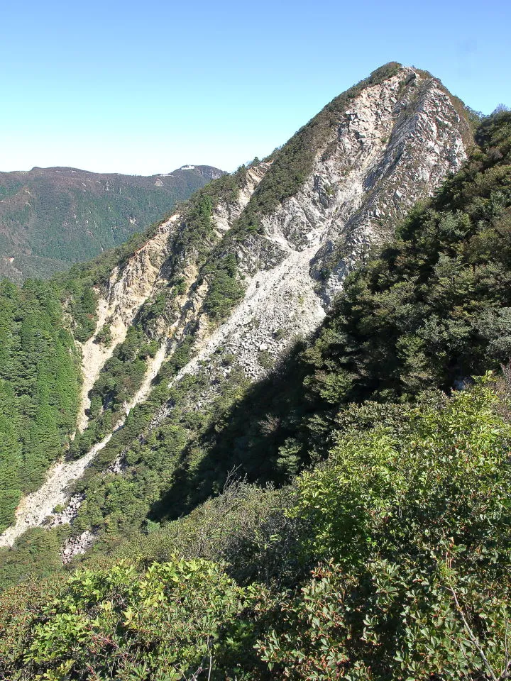 御在所岳をバックに鎌ヶ岳