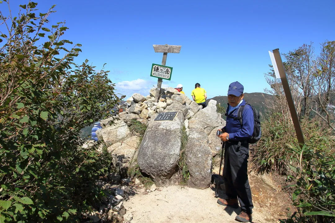 >鎌ヶ岳山頂のケルン