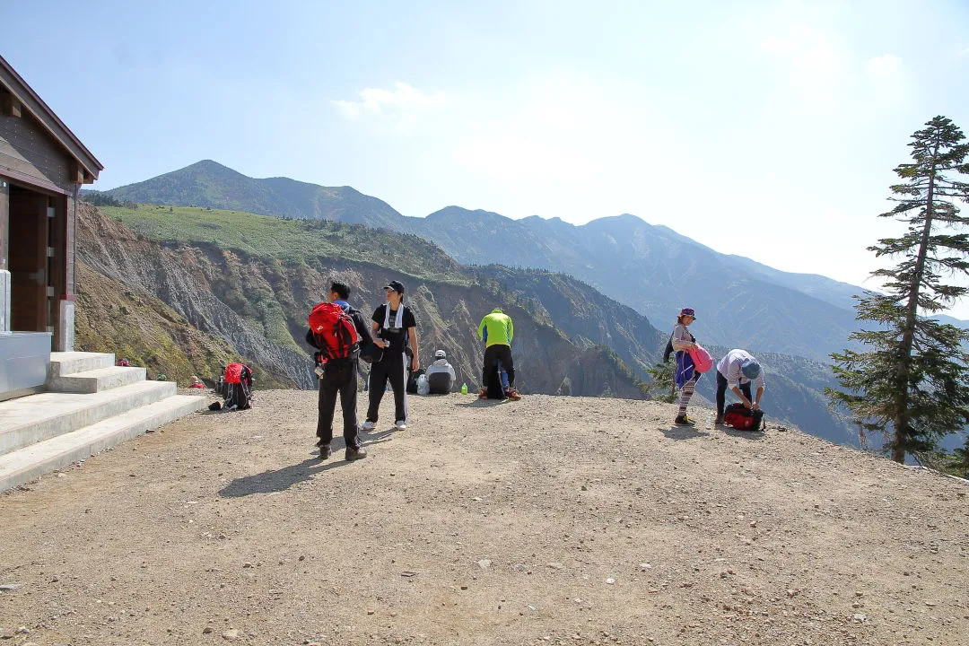 新甚之助避難小屋から別山