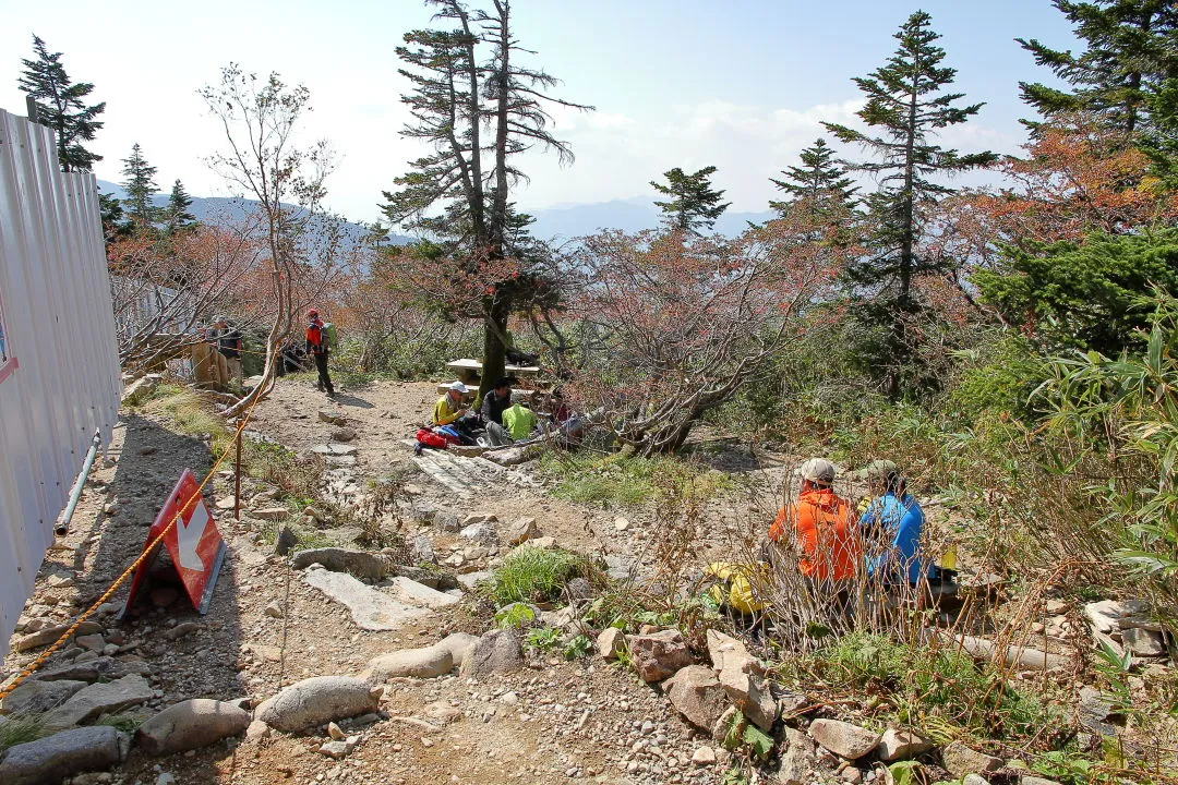 旧甚之助避難小屋前休憩所