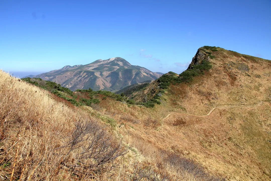 御舎利山越しに別山