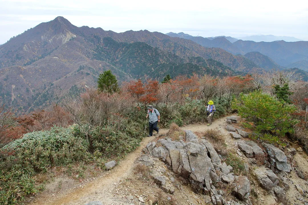 武平峠から登って来た登山者