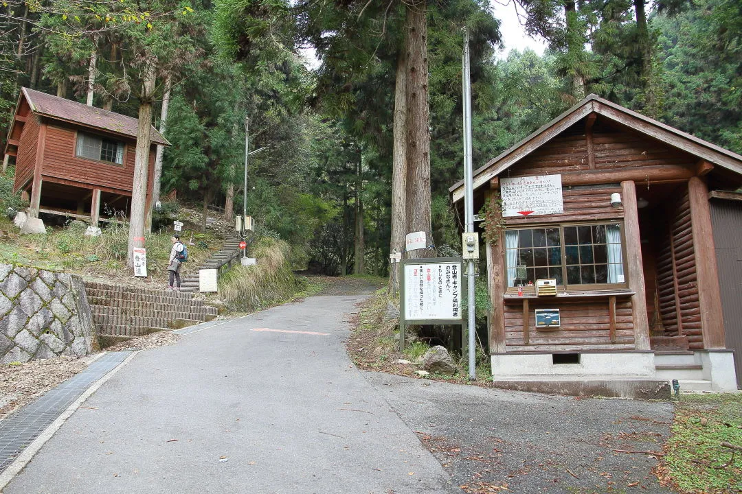 雪彦山表登山道登山口