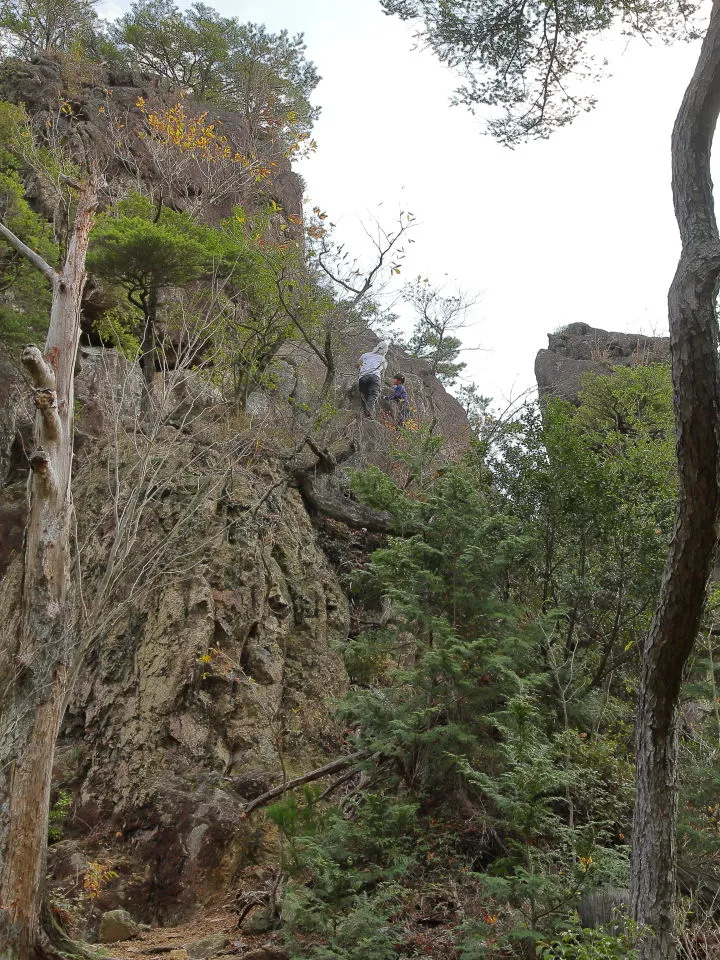 地蔵岳に登る登山者