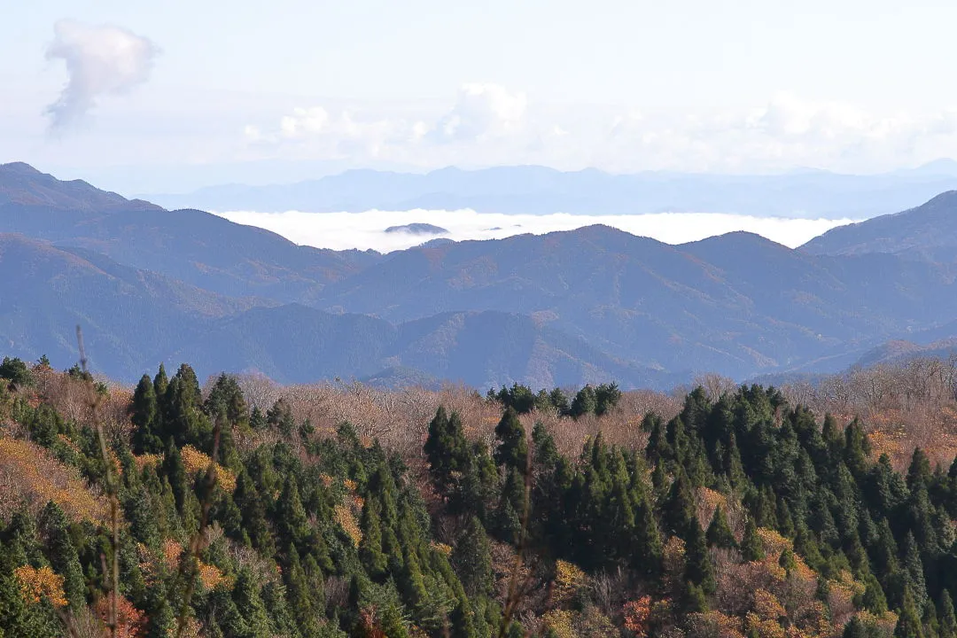 遠くに雲海