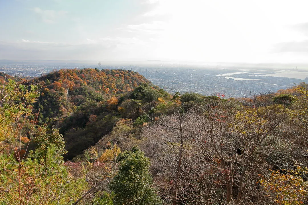 地獄谷南側岩稜から