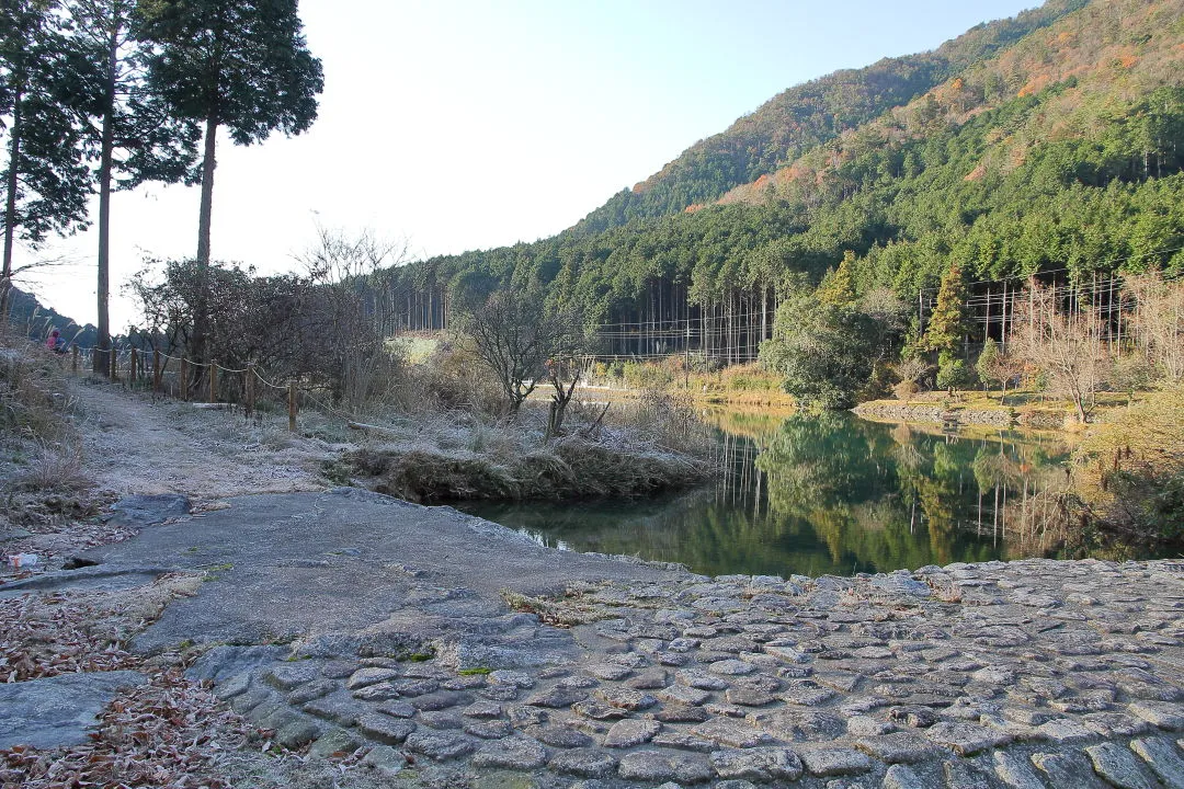 田口奥池畔の遊歩道