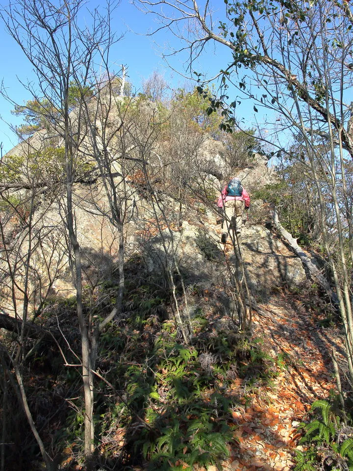 奥山への岩稜帯