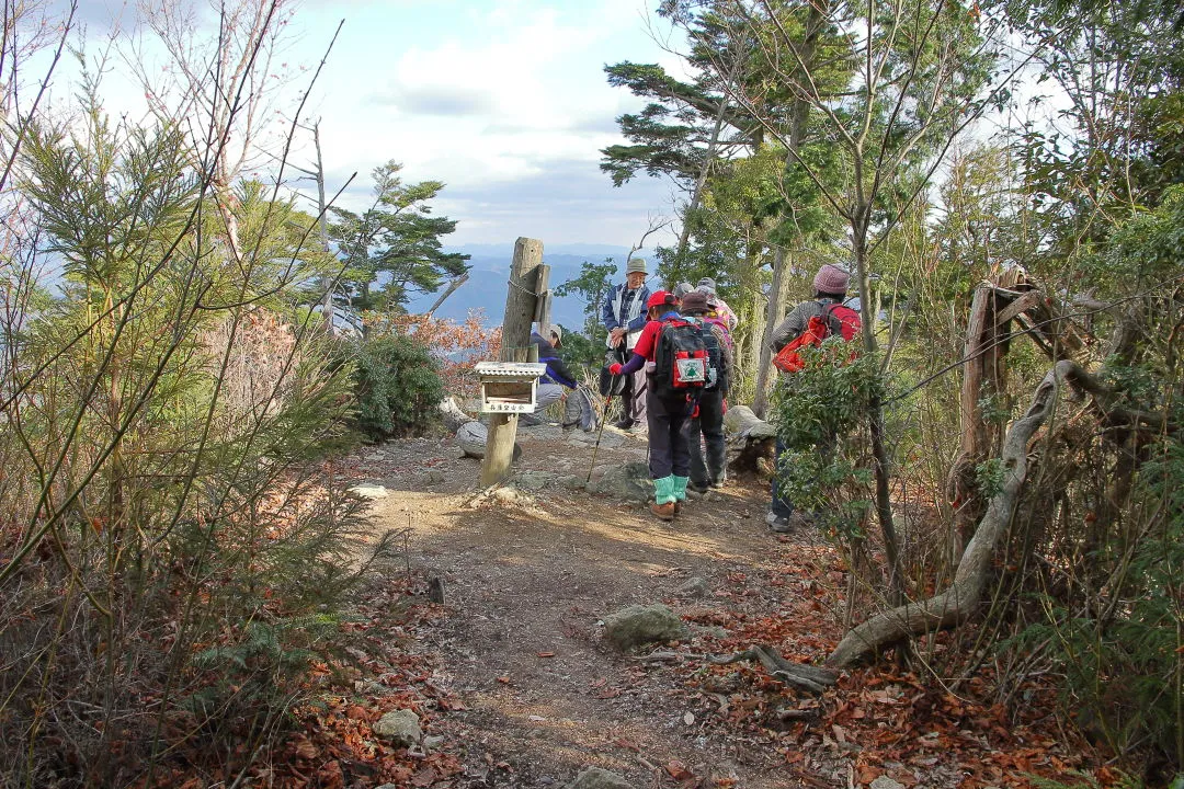 七種山山頂の賑い