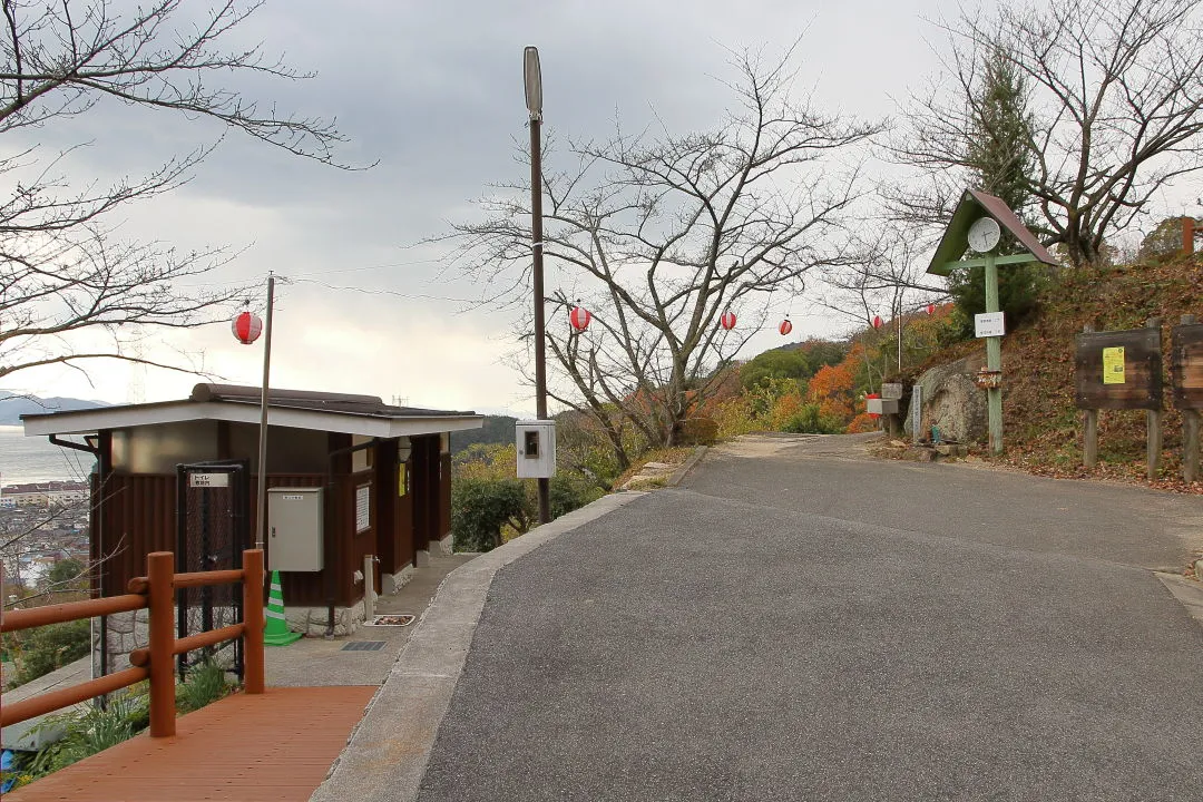 登山口のバイオトイレ