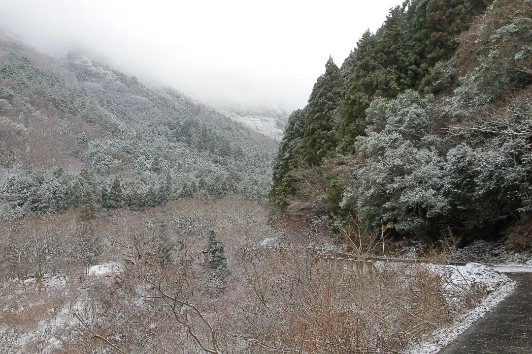 竜王山は雪雲に覆われて